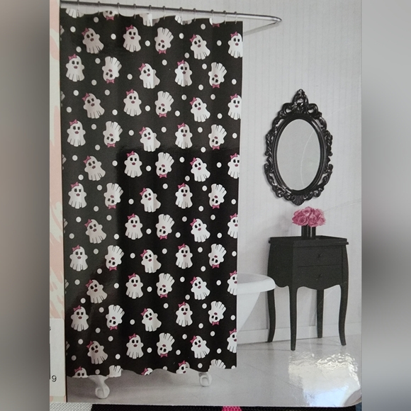 NWT Betsey Johnson Black and White Ghost Shower Curtain/ PERFECT FOR HALLOWEEN - Picture 1 of 6